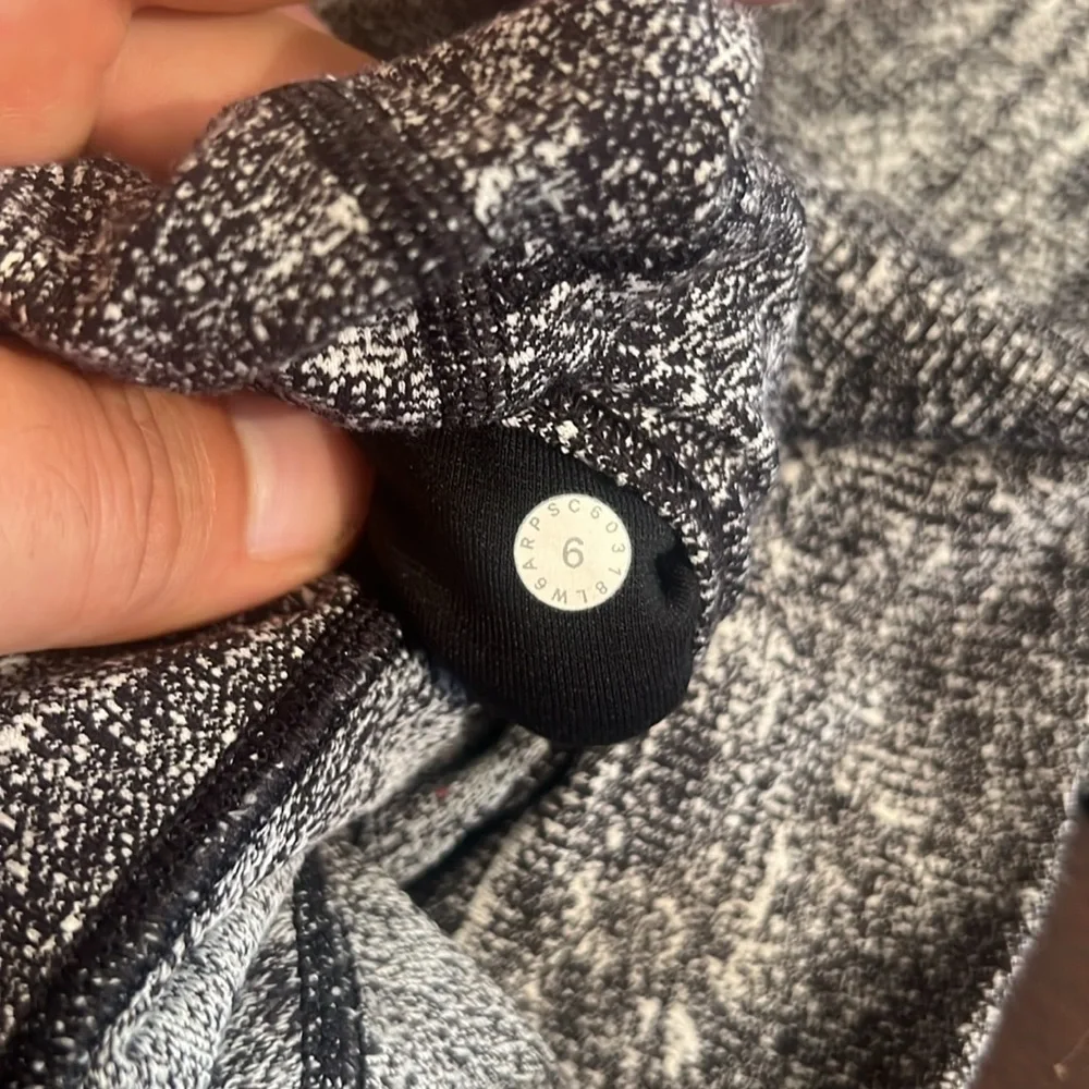 Lululemon Wunder Under High-Rise Crop Tights in Rush Jacquard, size 6 - Picture 9 of 14